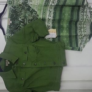 This Olive Green jacket comes with a beautiful removable top.